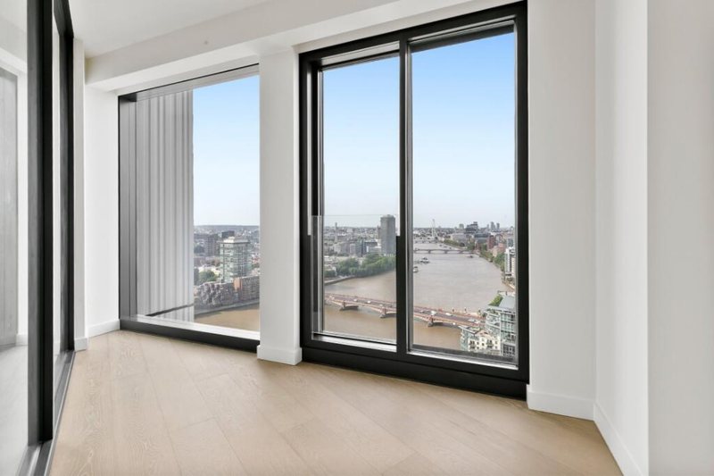 Room with views along the Thames