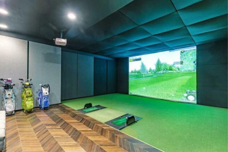 Residents' golf simulator