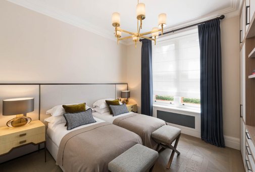 Twin bedroom