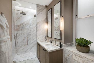 Shower room with marble walls
